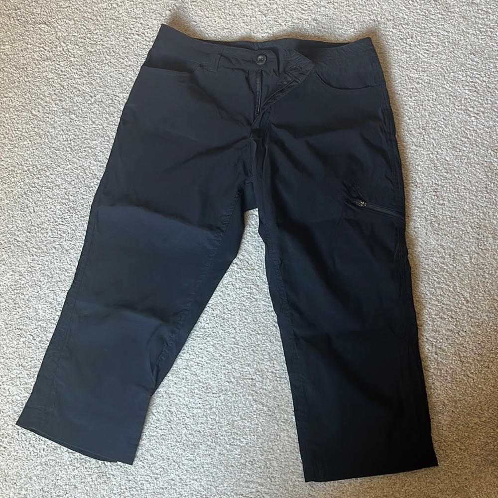 Eddie Bauer black hiking crop